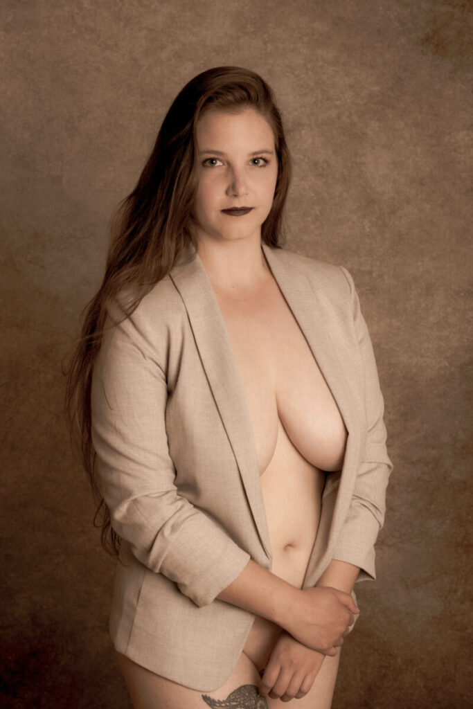 Boudoir, Teilakt & Aktfotografie mit Fotomodell im Fotostudio - Fotograf Olching und Umgebung