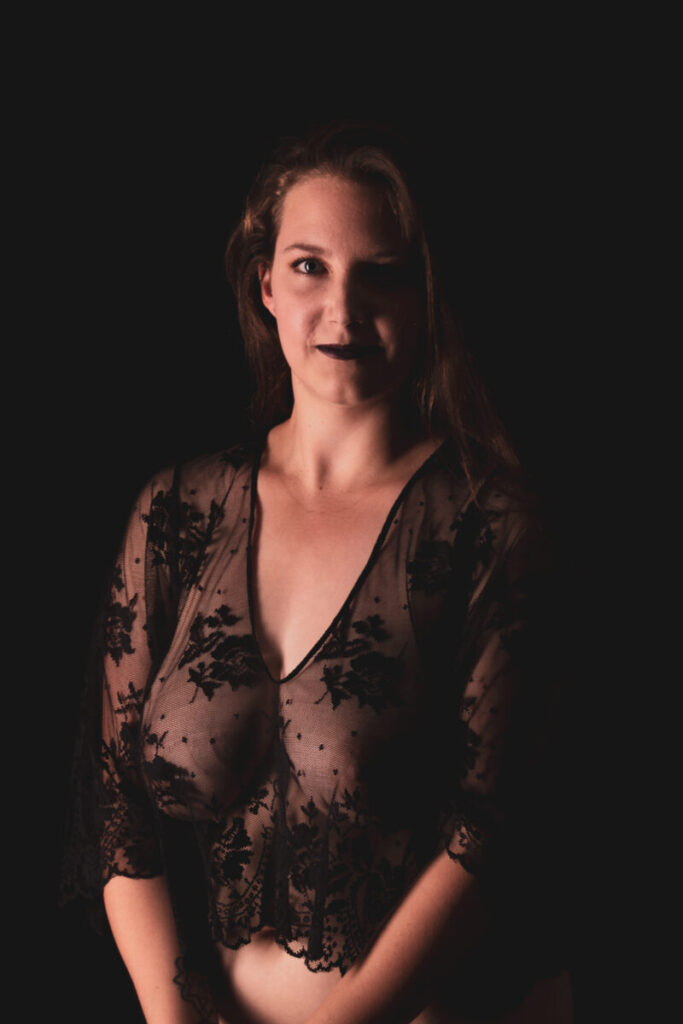 Boudoir, Teilakt & Aktfotografie mit Fotomodell im Fotostudio - Fotograf Olching und Umgebung