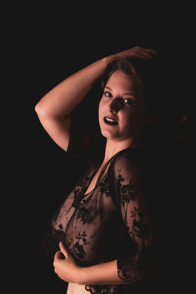 Boudoir, Teilakt & Aktfotografie mit Fotomodell im Fotostudio - Fotograf Olching und Umgebung