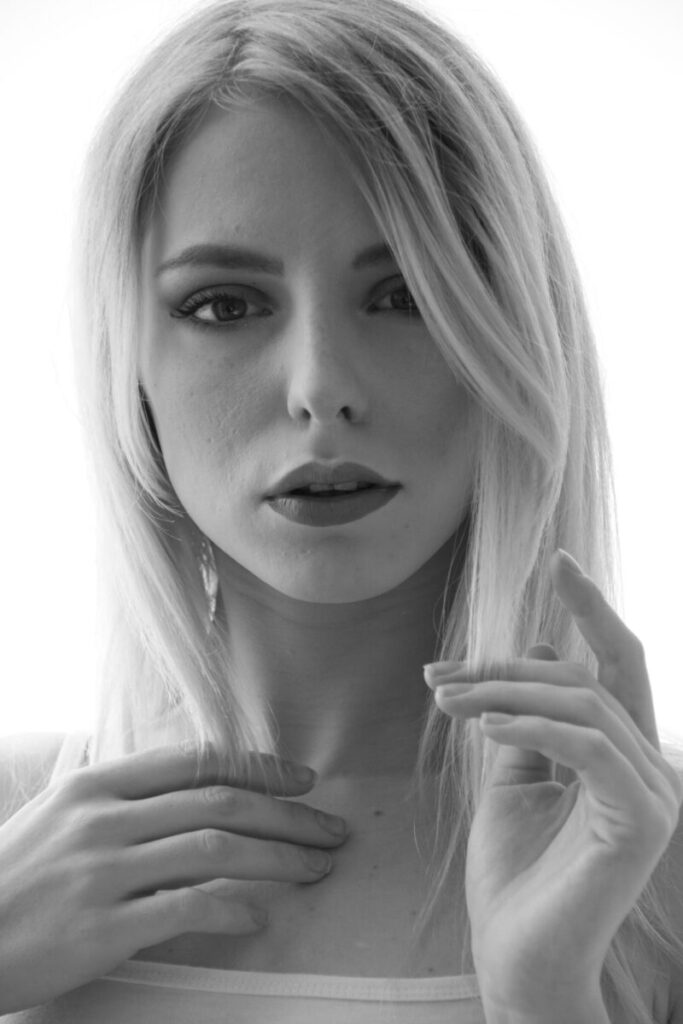 Portrait Fotoshooting mit Fotomodell Hotel Shooting Fotograf in Olching Bild 2